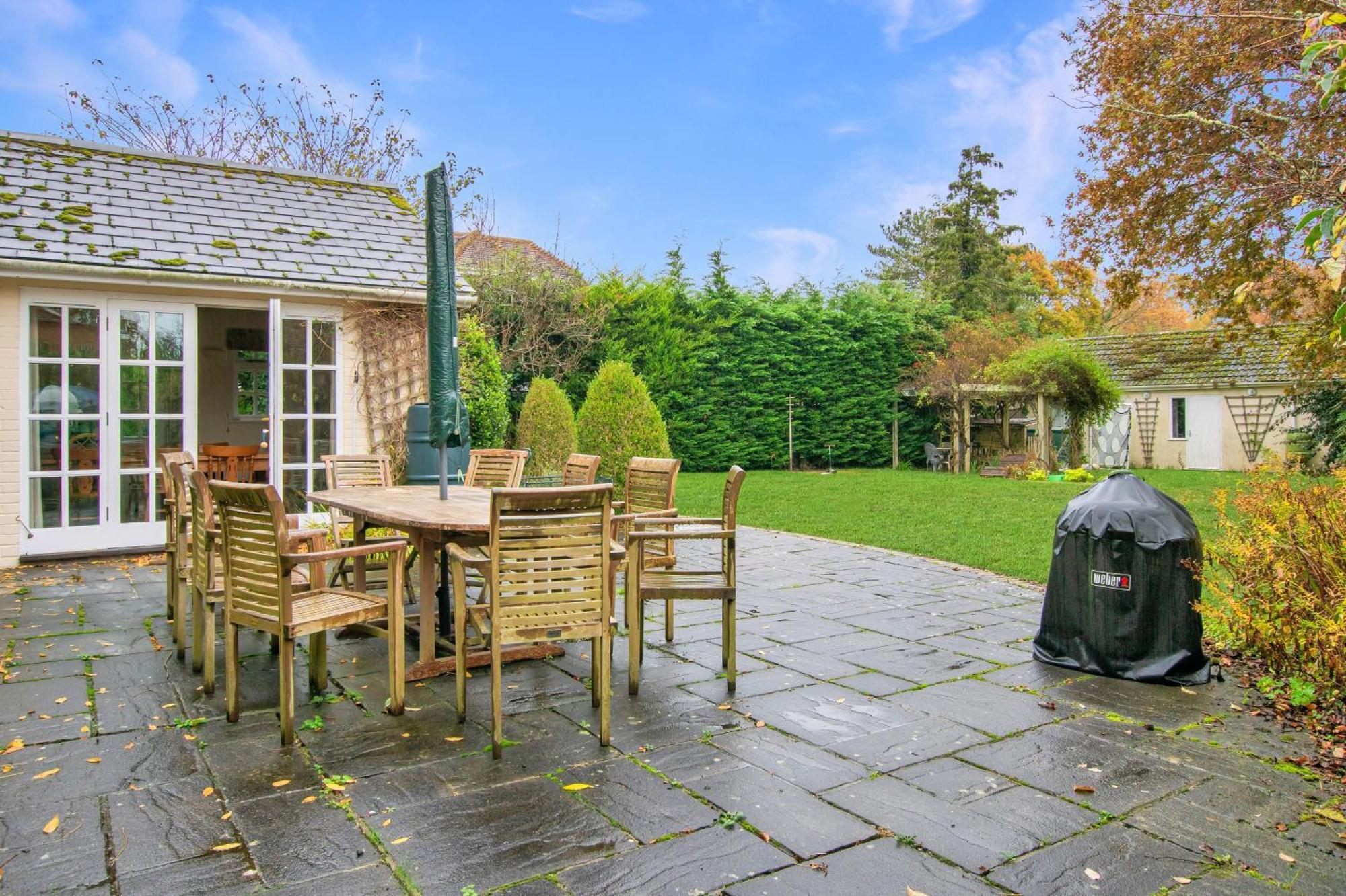 Beautiful Country House With Forest View & Garden Norleywood Exterior photo