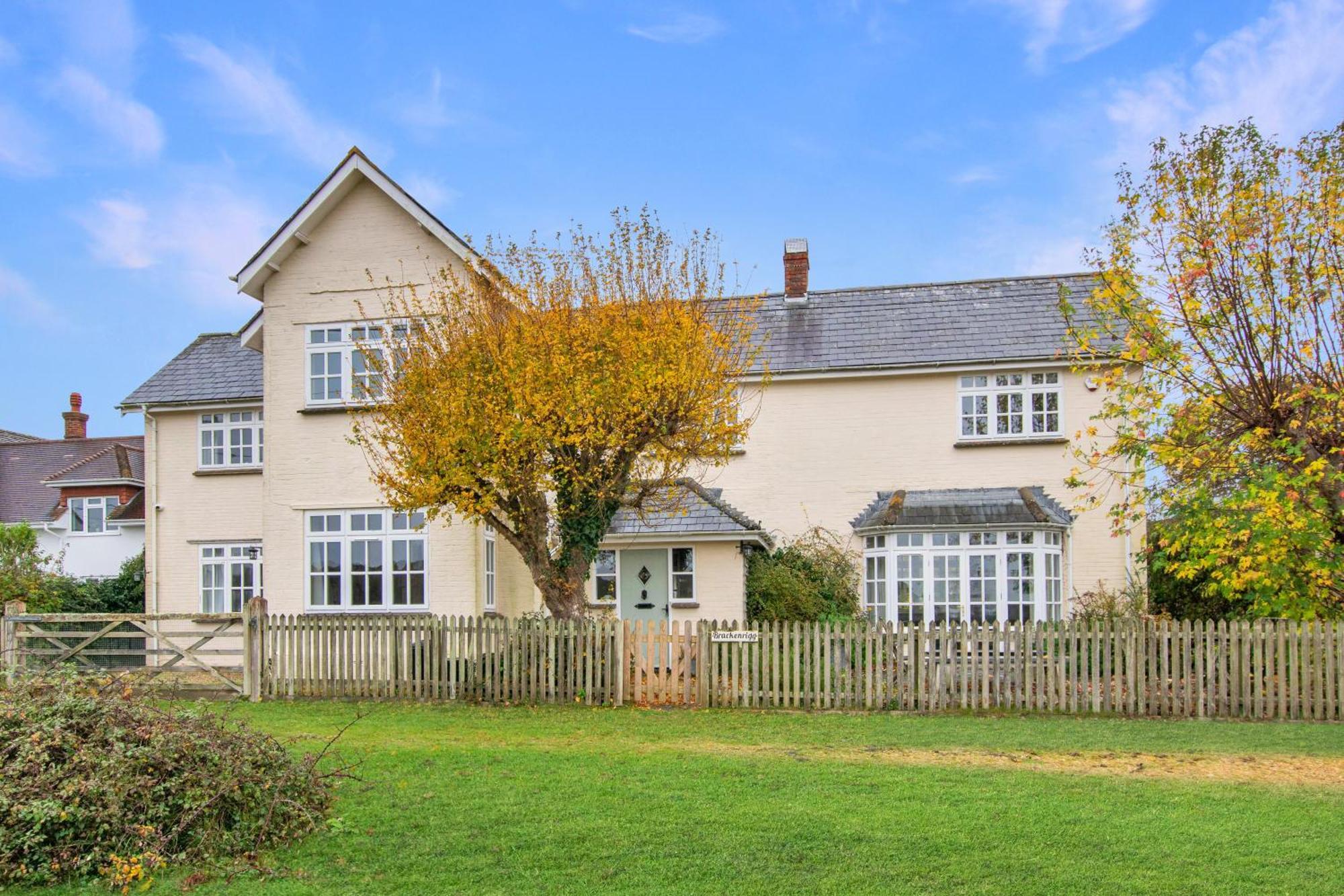 Beautiful Country House With Forest View & Garden Norleywood Exterior photo