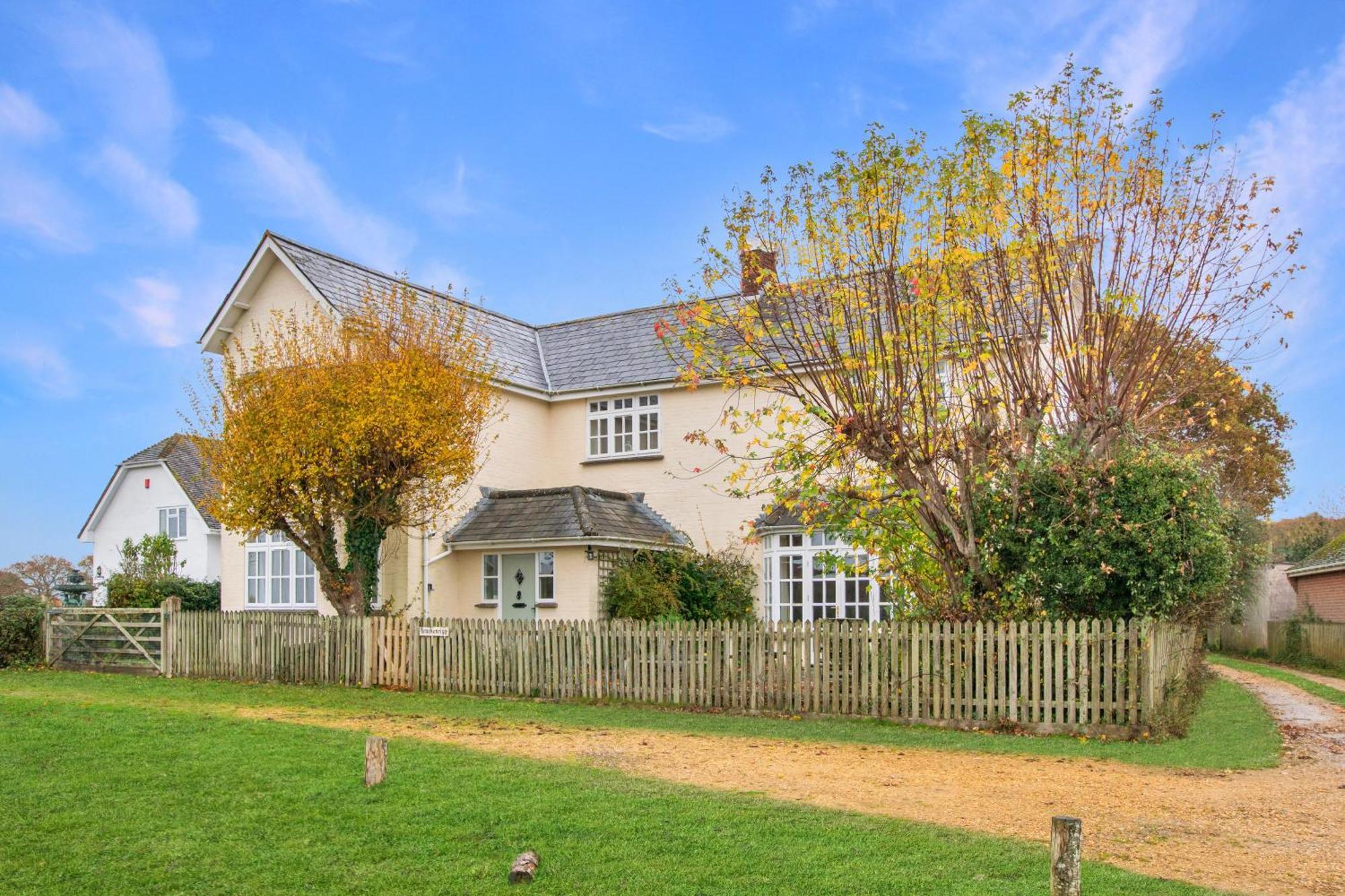 Beautiful Country House With Forest View & Garden Norleywood Exterior photo