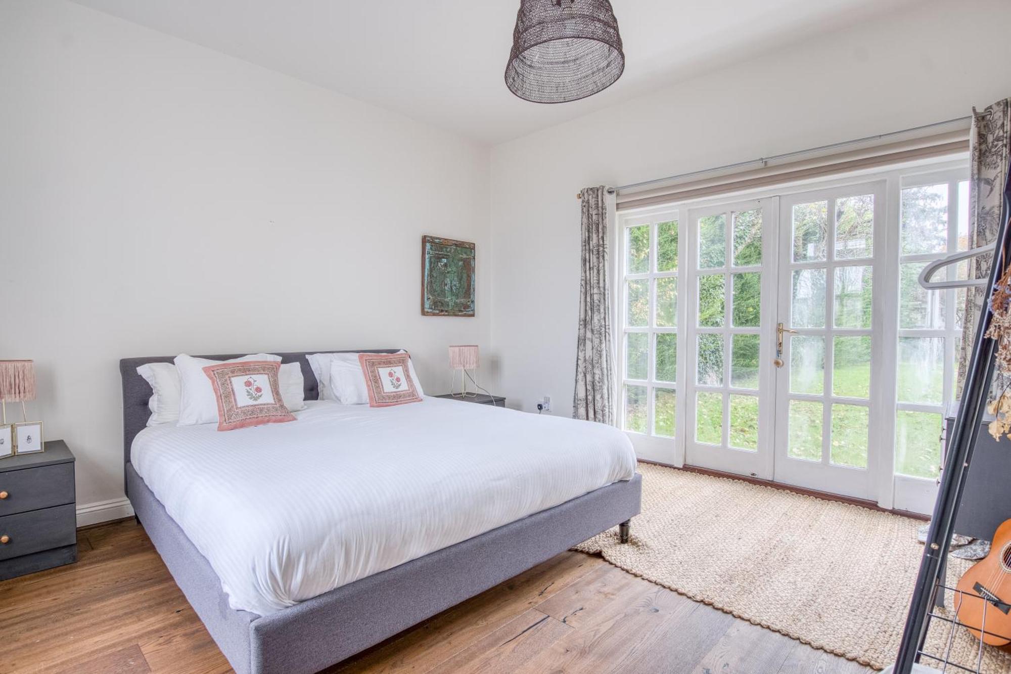 Beautiful Country House With Forest View & Garden Norleywood Exterior photo